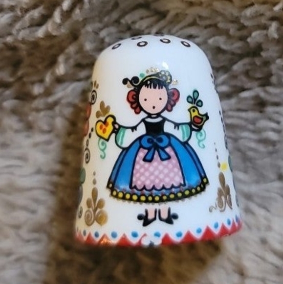 6 Porcelain Hand Painted Thimbles.Ireland Australia Austria& England Collectible - Picture 6 of 10